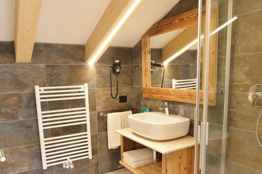 Soraga/Wellness Hotel Dolomia - ויגו די פאסה - חדר רחצה