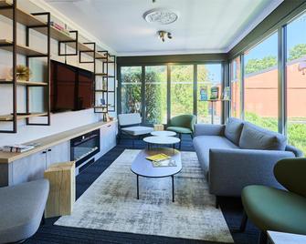 Campanile Alencon - Cerisé - Living room