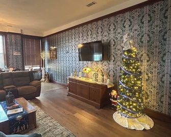 Spacious 3-bedroom apartment with WiFi, AC in charming Ripley - Ripley - Olohuone