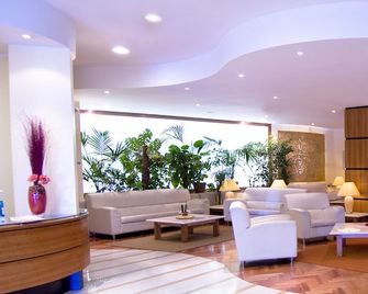 Holiday Inn Cagliari By IHG - Cagliari - Hành lang