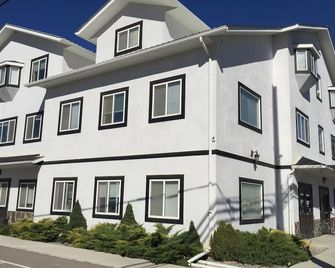 Invermere Hostel - Invermere - Gebäude