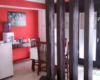 2 BR House Near Hartono Mall and Monjali - 日惹 - 餐廳
