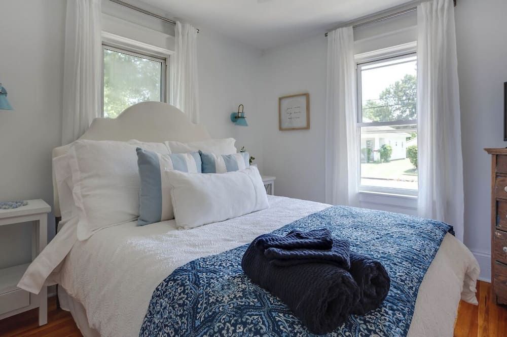 The Blue Bungalow- Nc State, Itb, Cameron Village - راليغ - غرفة نوم