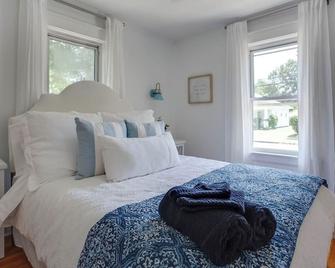 The Blue Bungalow- Nc State, Itb, Cameron Village - Raleigh - Bedroom