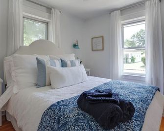 The Blue Bungalow- Nc State, Itb, Cameron Village - راليغ - غرفة نوم