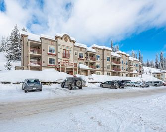 Ground Floor Creekside Walk-out Unit, Pet-Friendly, Great Trail Access! - Vernon - Edificio