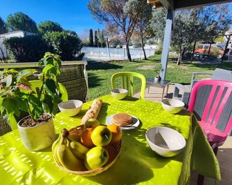 Les Gîtes de Ginestas - Ginestas - Патіо