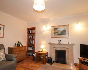 Craigard, Pet Friendly, Character Holiday Cottage In Kyle Of Lochalsh - Kyle - Huiskamer