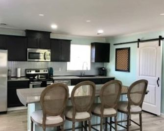 Two Salty Dogs - Oak Island, Nc - Oak Island - Cocina