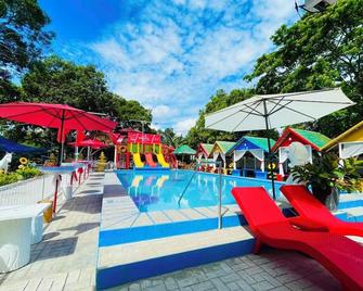 Red Apple Hotel and Resort San Juan Batangas - San Juan - Pool