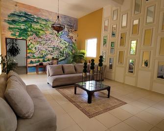Hotel Class Colonial - Santo Domingo - Living room