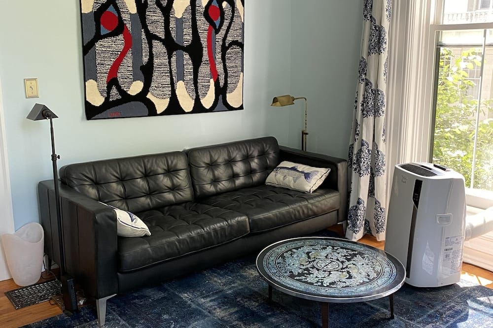 Peaceful Apartment In A Historic Home - Watertown - Obývací pokoj