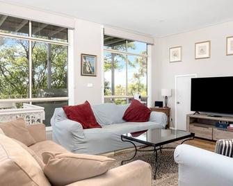 Sea Point at Hyams Beach - Hyams Beach - Salon
