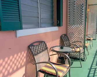 Towne - Nasáu - Balcón