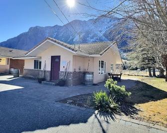 Taurean Vines Guest house - Keremeos - Edificio