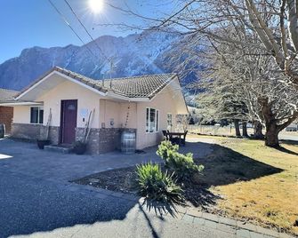 Taurean Vines Guest house - Keremeos - Edificio