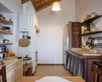 Beautiful House On A Cliff By The Ocean - Colares - Kitchen