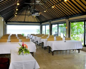 Hidden Paradise Cottages - Abang - Restaurante