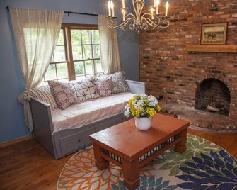 HQ At The Bar None Ranch - minutes to Athens - Watkinsville - Wohnzimmer