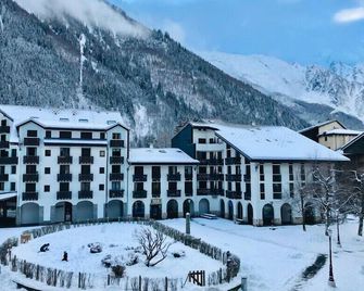 In the city center with a view of Mont Blanc - Chamonix - Rakennus