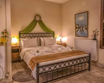 Orfeas Home/Detached House 74m2,parking&yard - Vólos - Bedroom
