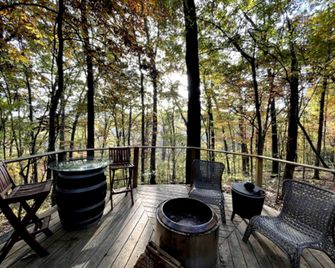 Secluded Cassville Retreat Ideal for Glamping in Missouri - Cassville - Balkon
