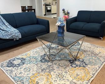 Spacious basement apartment in Georgetown, GTA - Halton Hills - Huiskamer