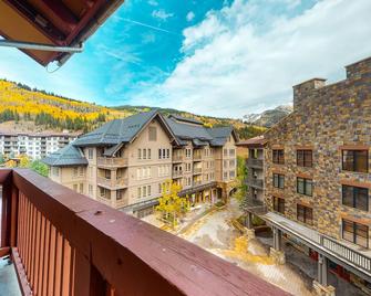 Ski-In/Ski-Out Modern Condo with Shared Hot Tub & Sauna - Views of the Village - Frisco - Balcón