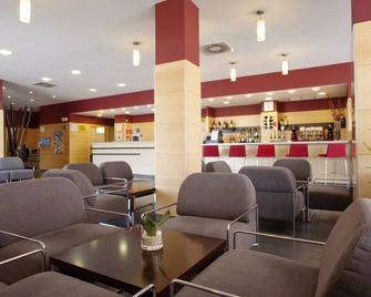 Holiday Inn Express Malaga Airport - Μάλαγα - Bar