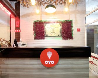 Collection O By OYO Gold Star - Mohali - Front desk