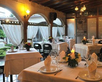 Hotel Gastronómico Casa Rosalia - Brión - Restaurante