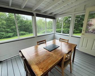 \'The Honeymoon Cottage\' - Just a short walk to the cove - Castine - Comedor
