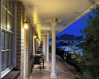 Crown Motel Wellington - Wellington - Patio