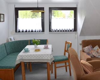 Apartment for 2 pers. Buchholz Nordheide. Southl. HH, near Heidschnuckenweg, 2 bikes - Buchholz in der Nordheide - Essbereich