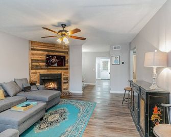 Cute & Cozy - Minutes From Downtown & Bna - נאשוויל - סלון