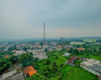 Skyland Bogorienze Resort - Bogor - Cảnh ngoài trời