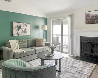 Landing | Chic 1bd, Pool, Courtyard - נאשוויל - סלון