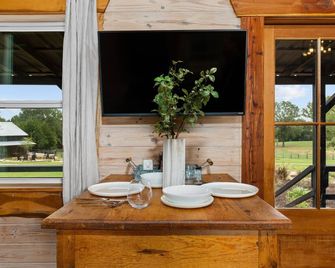 The Hendo - Cabin #1 - Studio Style - Henderson