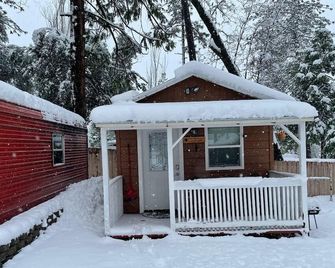 Acorn Cottage - Hidden gem in green heaven, getaway to Bass Lake & Yosemite - Oakhurst - Gebäude