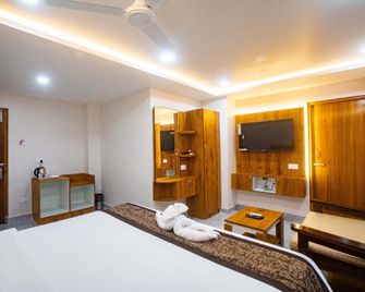 V Grand Inn - Velankanni - Спальня
