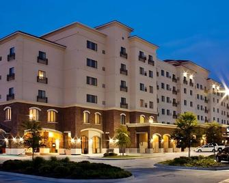 Your Baton Rouge Suite Oasis! With Private Full Kitchen! Pets Allowed! - Baton Rouge