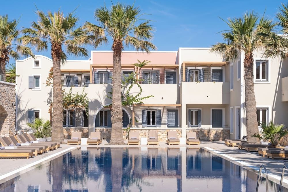 Rose Bay Hotel - קאמארי - בריכה