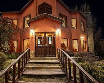 Hosteria Rukahue - El Calafate - Building