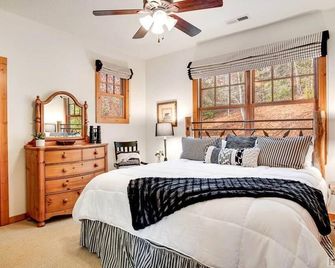 Fern Cliff - A cozy retreat in Cashiers - Cashiers - Bedroom
