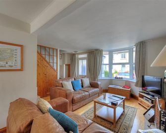 Ivy Cottage, Pet Friendly, Country Holiday Cottage In Beer - Beer - Living room