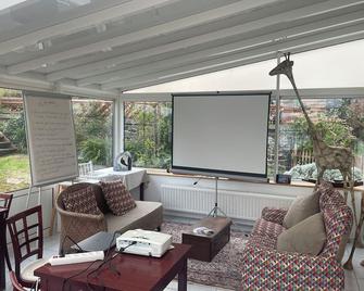 La Houache Bed and Breakfast Travel - Le Pellerin - Sala de estar