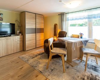 'Kleine Küstenpause' - Apartment in the outbuilding (Wlan) - Garz - Comedor