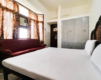 Spot On 48494 Hotel Ashiana - Rājpura - Bedroom