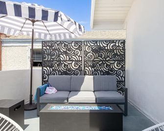 Surfrider II by AvantStay Walk to the Beach Balcony - Newport Beach - Balcony