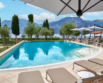 June Stay Lake Garda - Brenzone - Basen